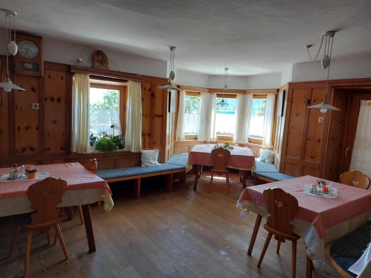 Moarhof Otel Mölten Dış mekan fotoğraf