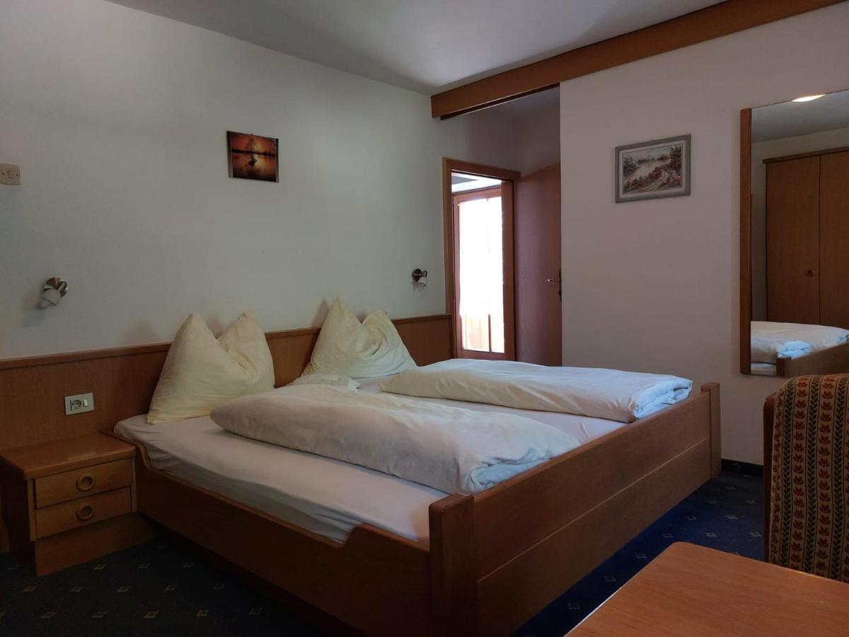 Moarhof Otel Mölten Dış mekan fotoğraf